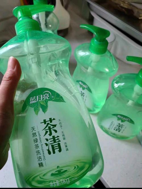 蓝月亮茶清洗洁精 食品级安全，高效去油的家庭清洁新选择